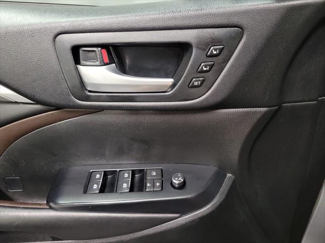 used 2018 Toyota Highlander Hybrid car, priced at $24,995