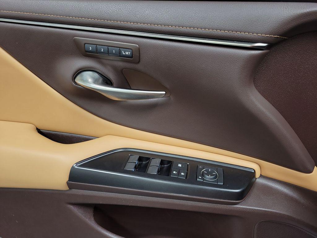 used 2019 Lexus ES 300h car, priced at $22,995