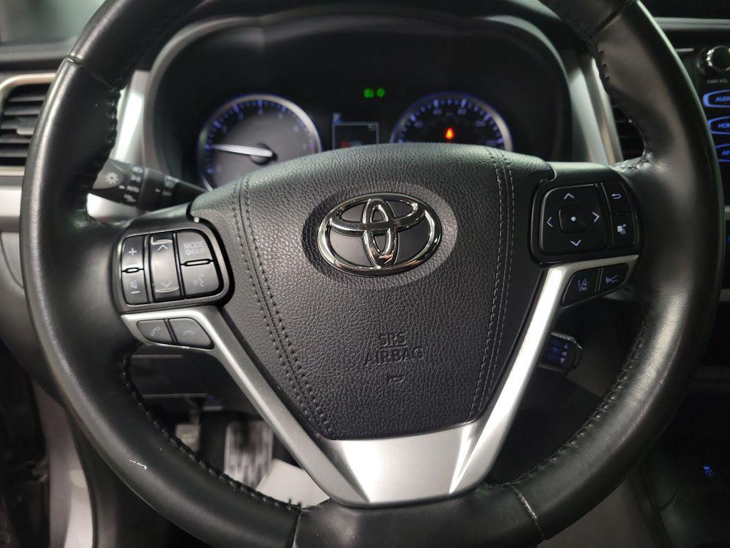 used 2019 Toyota Highlander car, priced at $18,995