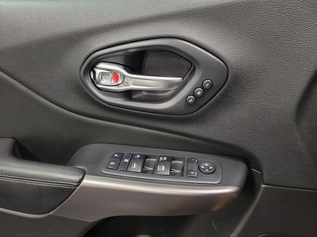 used 2019 Jeep Cherokee car, priced at $13,995
