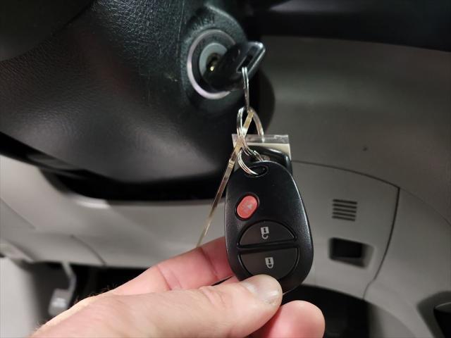 used 2013 Toyota Highlander car, priced at $12,995