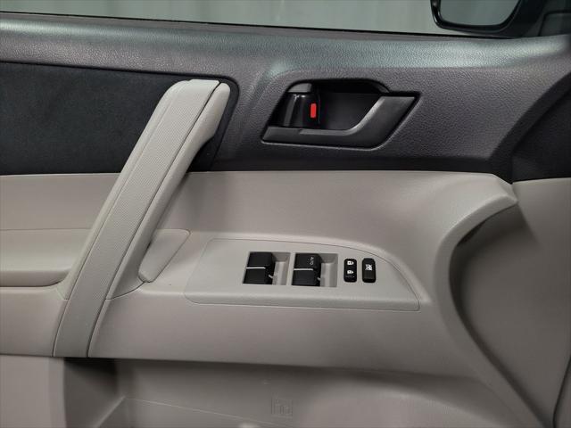 used 2013 Toyota Highlander car, priced at $12,995