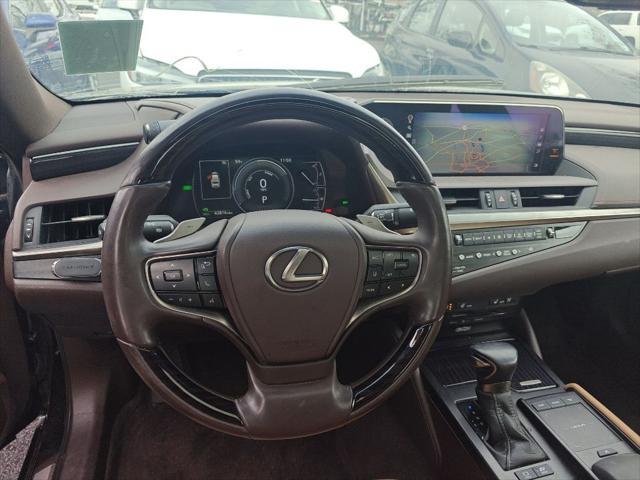 used 2021 Lexus ES 300h car