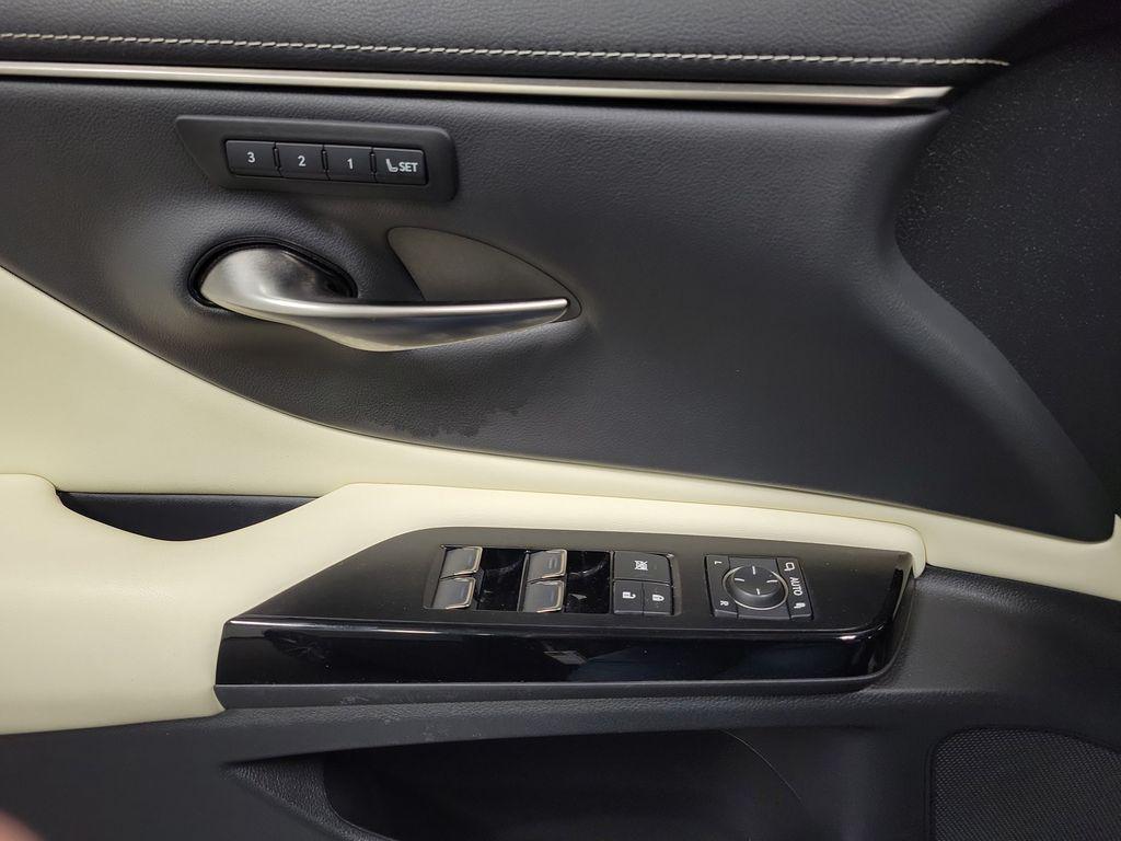 used 2022 Lexus ES 350 car, priced at $21,995