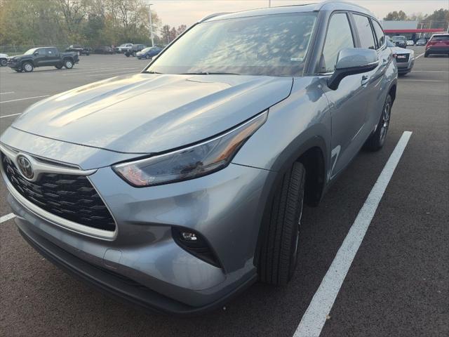 used 2023 Toyota Highlander car, priced at $35,995