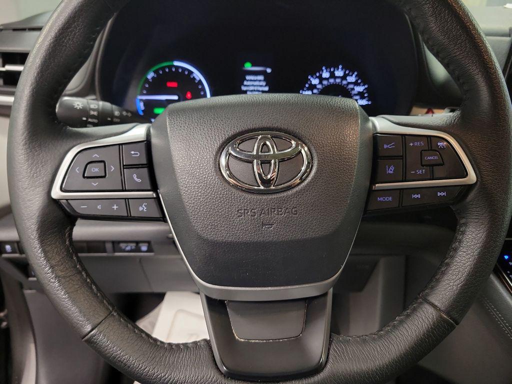 used 2023 Toyota Sienna car, priced at $30,995