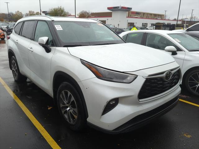 used 2022 Toyota Highlander car, priced at $29,995