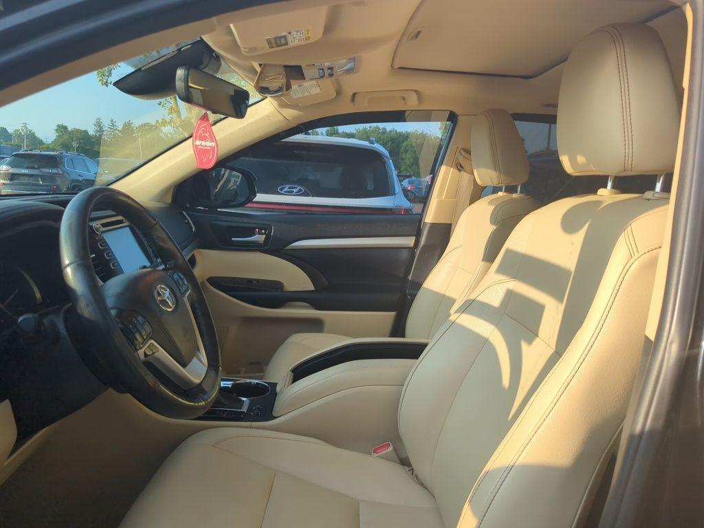 used 2019 Toyota Highlander car, priced at $19,995