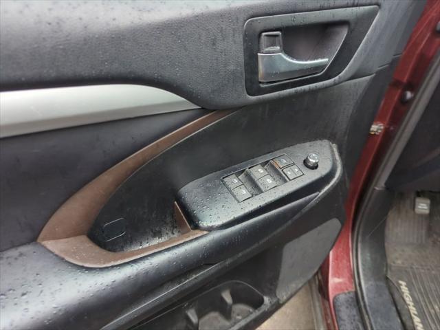 used 2019 Toyota Highlander Hybrid car, priced at $24,995