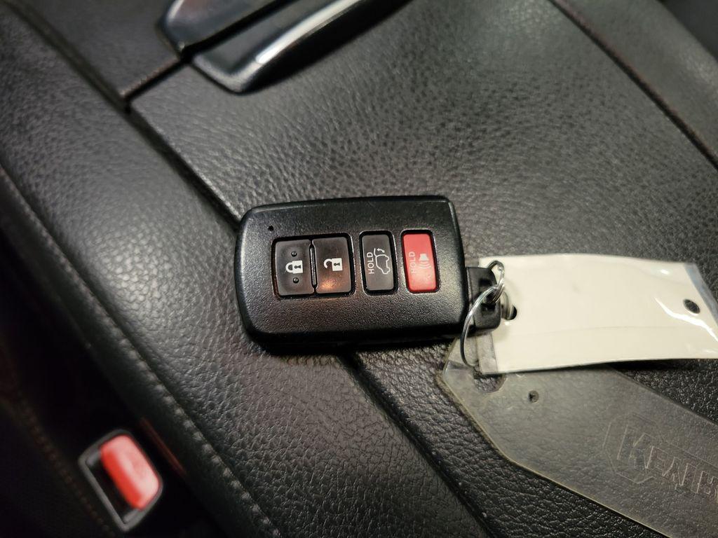 used 2019 Toyota Highlander Hybrid car, priced at $31,994