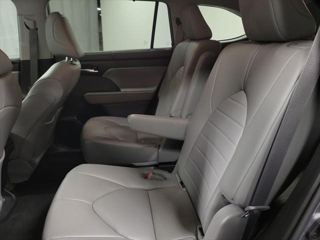 used 2023 Toyota Highlander Hybrid car, priced at $34,995