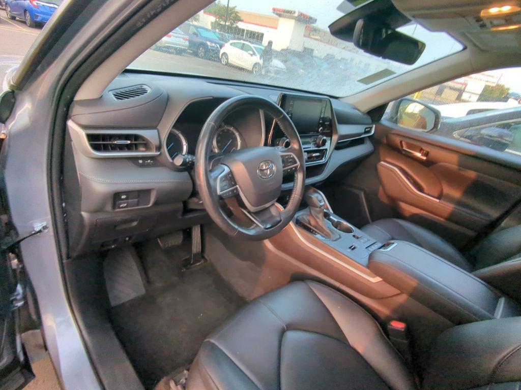 used 2022 Toyota Highlander Hybrid car, priced at $35,995