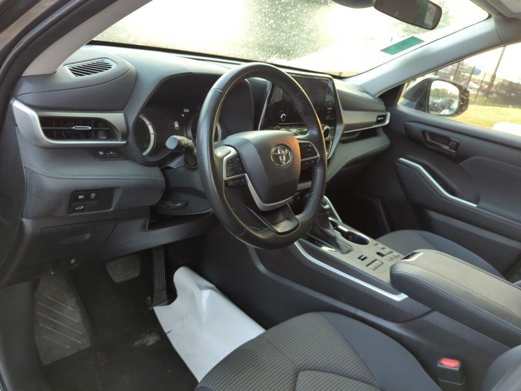 used 2024 Toyota Highlander car, priced at $35,995