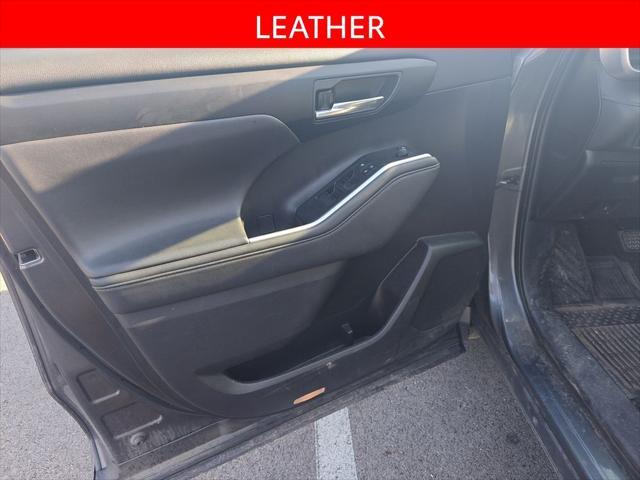 used 2020 Toyota Highlander car, priced at $27,995