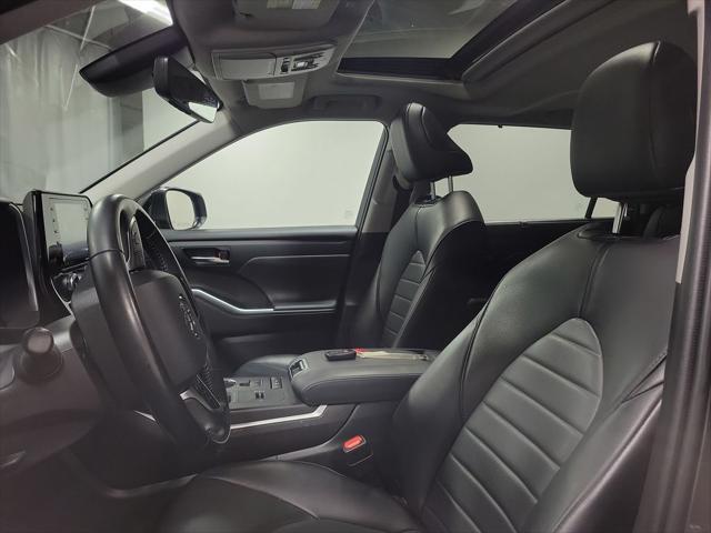 used 2021 Toyota Highlander Hybrid car, priced at $34,995