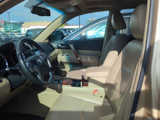 used 2013 Toyota Highlander car, priced at $12,995