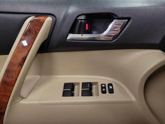 used 2013 Toyota Highlander car, priced at $12,995