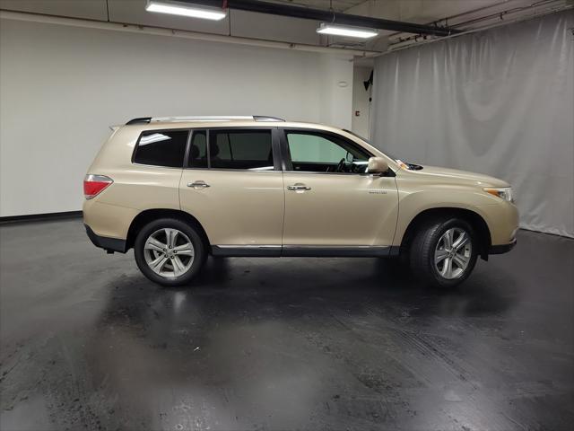 used 2013 Toyota Highlander car, priced at $12,995