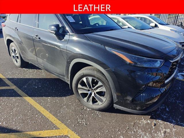 used 2022 Toyota Highlander car, priced at $29,995