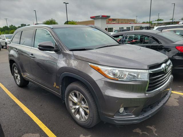 used 2015 Toyota Highlander car, priced at $17,995