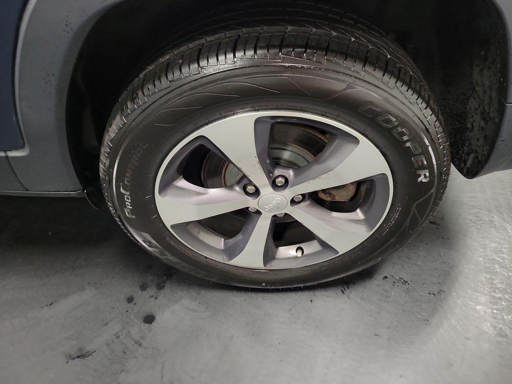used 2019 Jeep Cherokee car, priced at $13,995