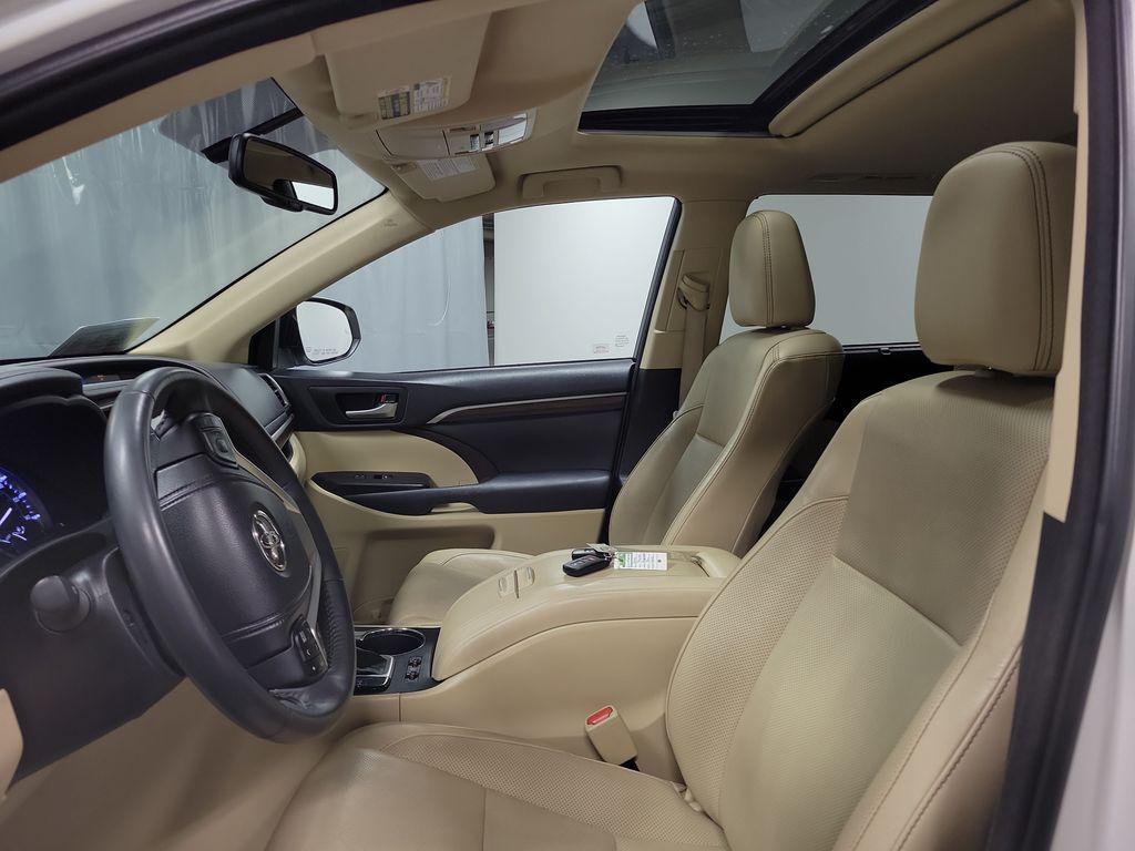 used 2014 Toyota Highlander car, priced at $20,995