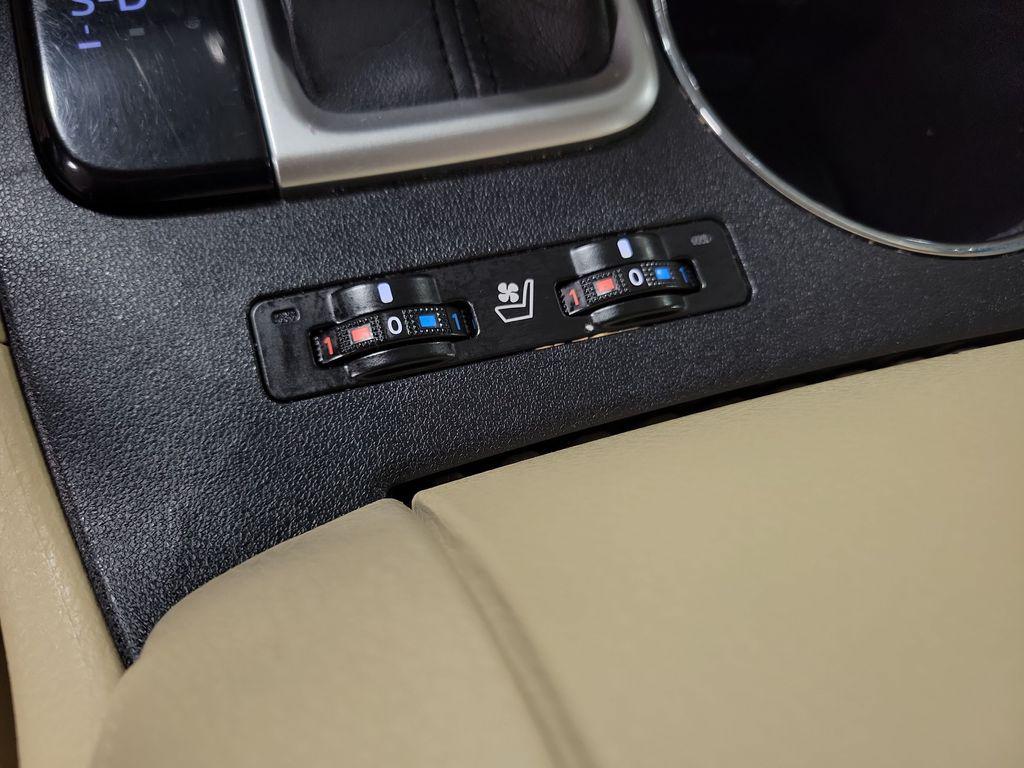 used 2014 Toyota Highlander car, priced at $20,995