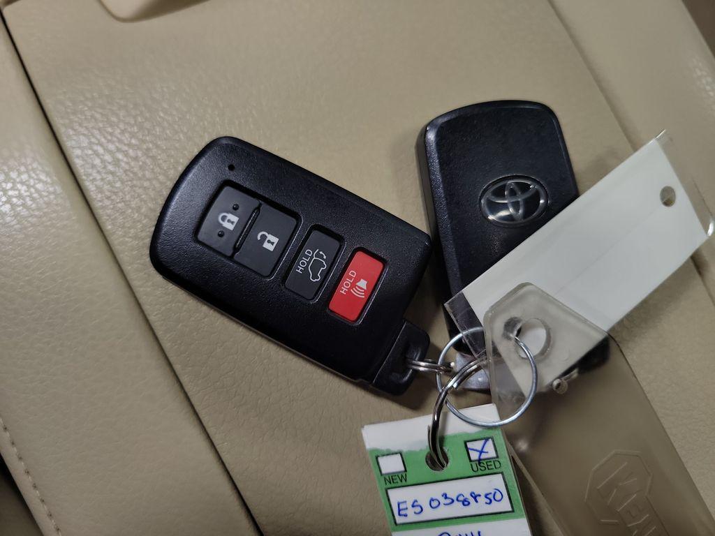 used 2014 Toyota Highlander car, priced at $20,995