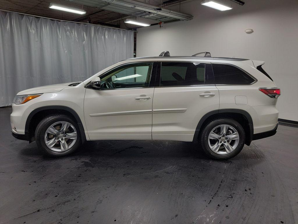 used 2014 Toyota Highlander car, priced at $20,995