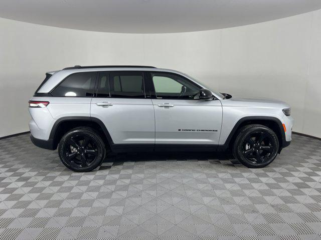 used 2024 Jeep Grand Cherokee car, priced at $35,997