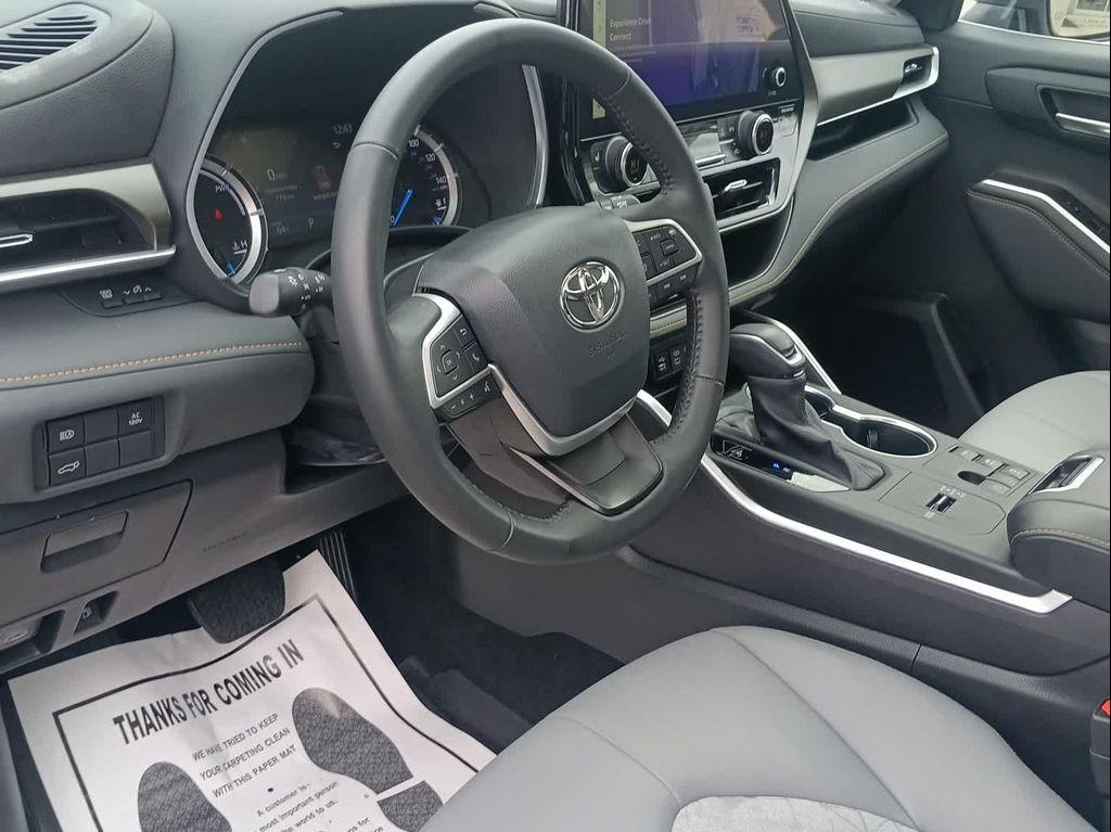 used 2023 Toyota Highlander Hybrid car, priced at $42,990