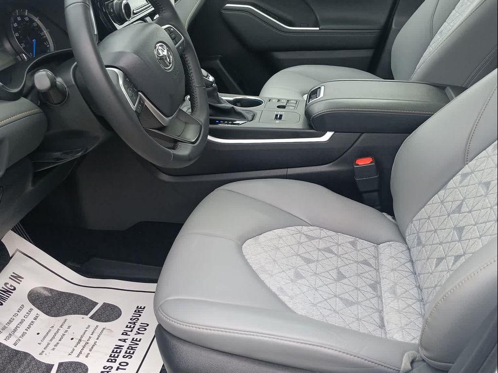 used 2023 Toyota Highlander Hybrid car, priced at $42,990