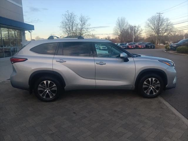 used 2022 Toyota Highlander Hybrid car, priced at $39,885