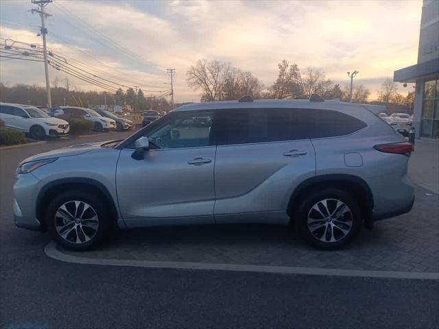 used 2022 Toyota Highlander Hybrid car, priced at $39,885