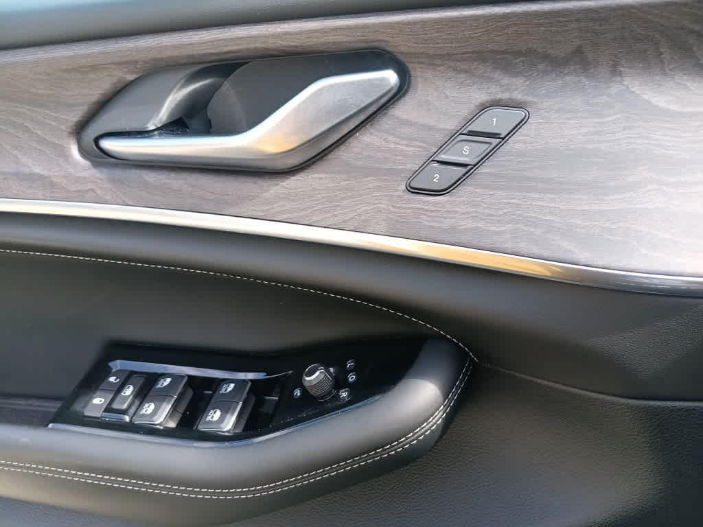 used 2023 Jeep Grand Cherokee car, priced at $36,885