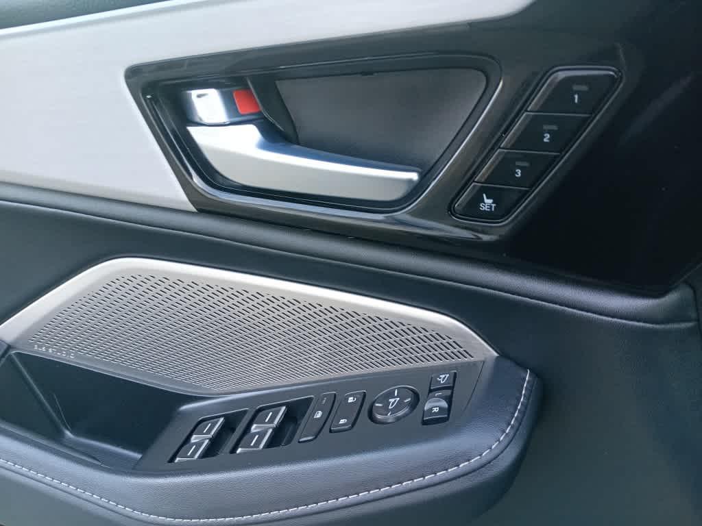 used 2023 Acura MDX car, priced at $41,495