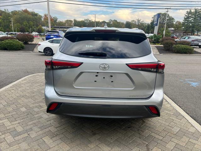 used 2021 Toyota Highlander car, priced at $32,998