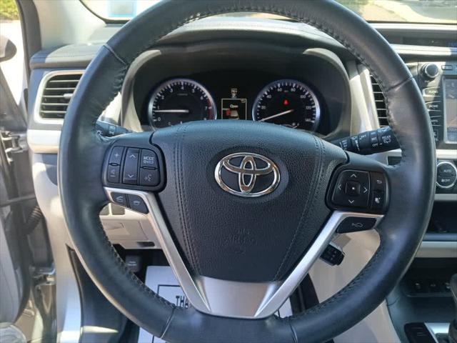 used 2015 Toyota Highlander car, priced at $20,895