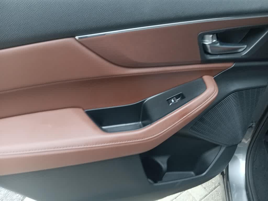 used 2023 Acura MDX car, priced at $39,299
