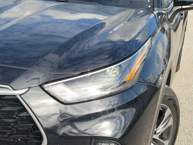 used 2022 Toyota Highlander car, priced at $30,900