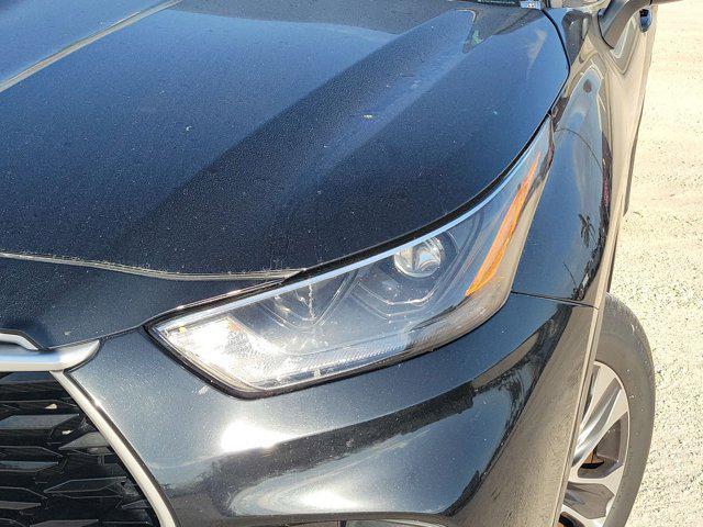 used 2022 Toyota Highlander car, priced at $31,536