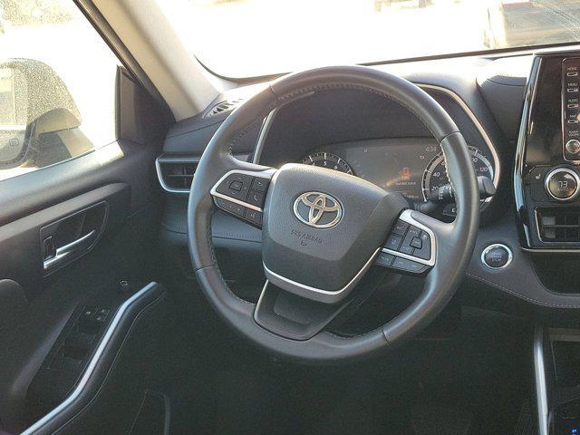 used 2022 Toyota Highlander car, priced at $31,536