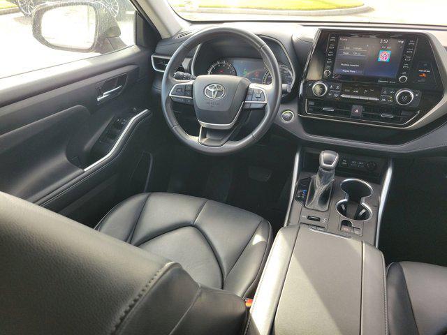 used 2022 Toyota Highlander car, priced at $30,900