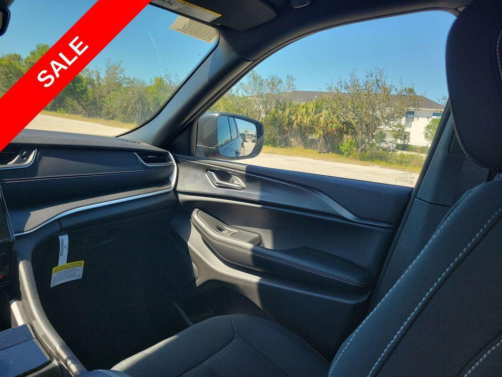 new 2025 Jeep Grand Cherokee car, priced at $30,611