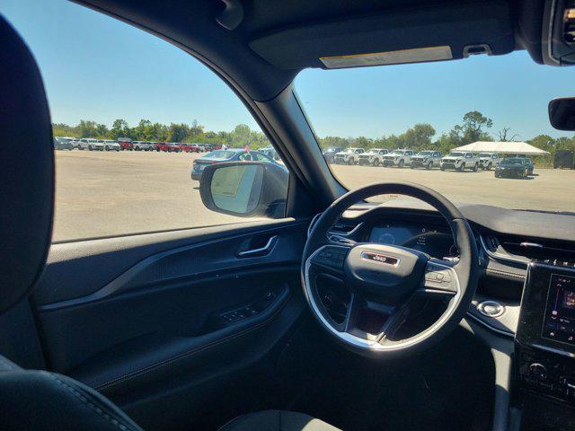 new 2025 Jeep Grand Cherokee car, priced at $41,220