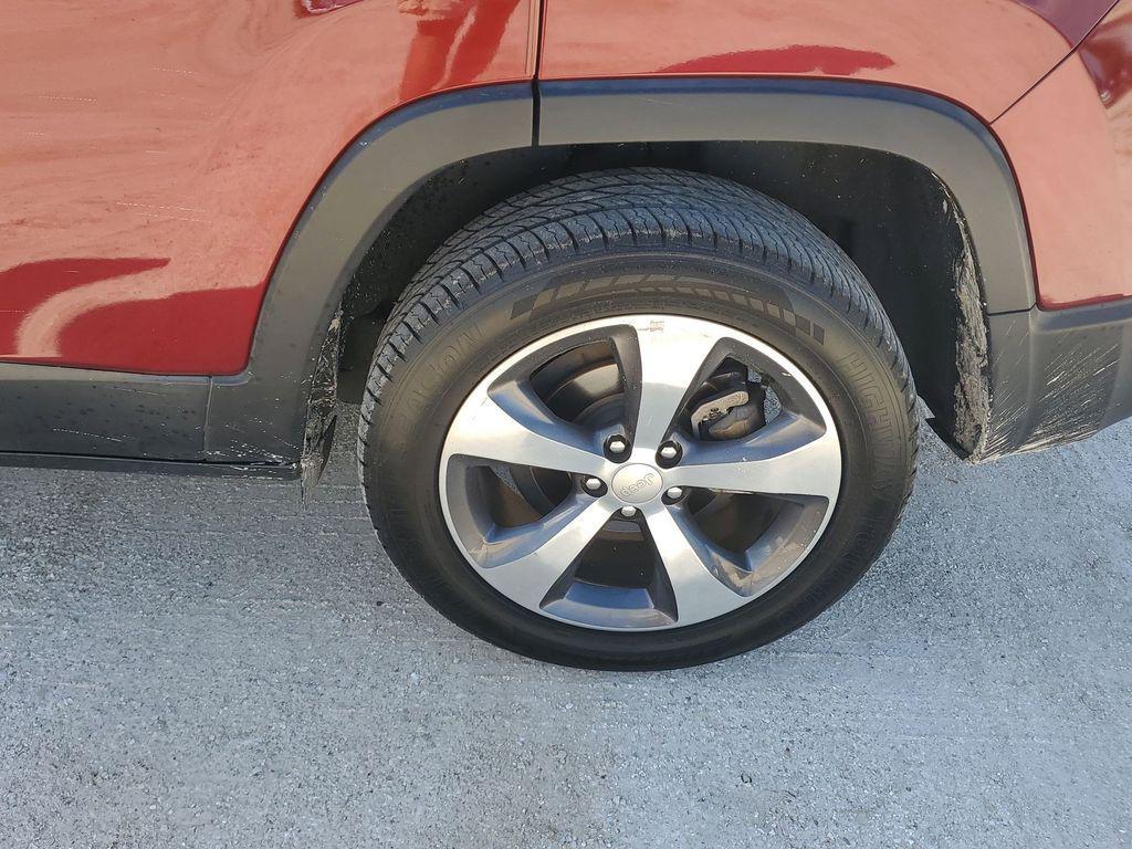 used 2020 Jeep Cherokee car, priced at $15,638