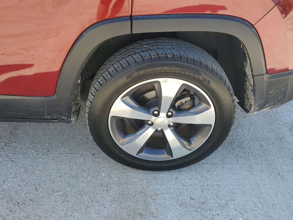 used 2020 Jeep Cherokee car, priced at $15,638