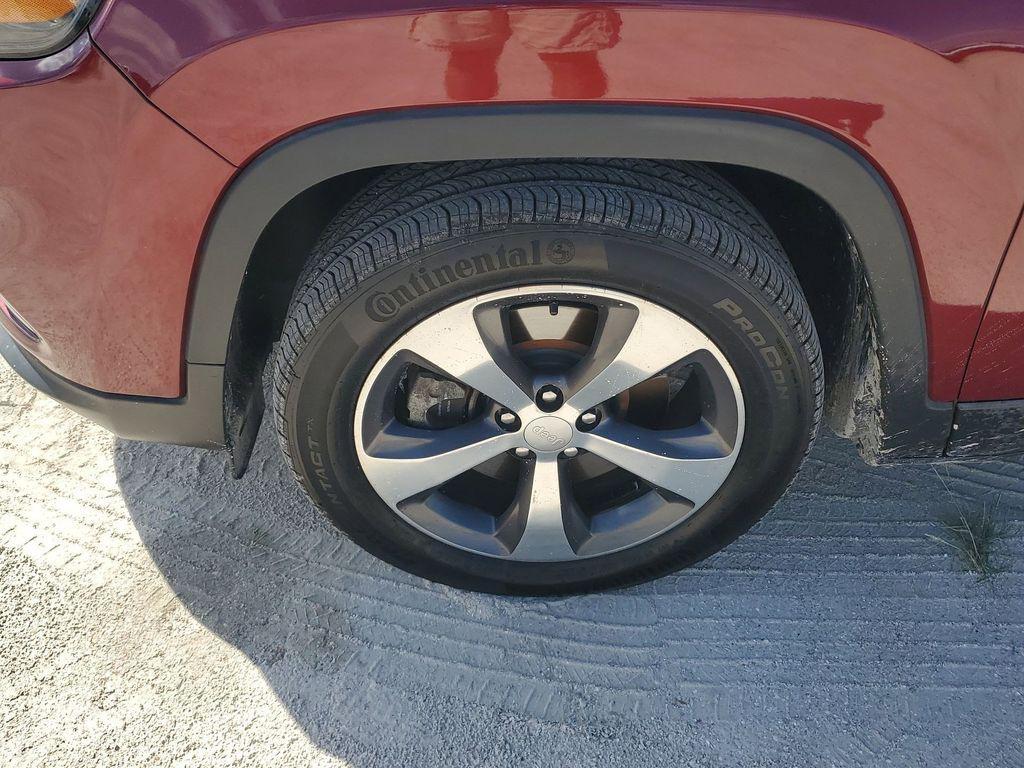 used 2020 Jeep Cherokee car, priced at $15,638
