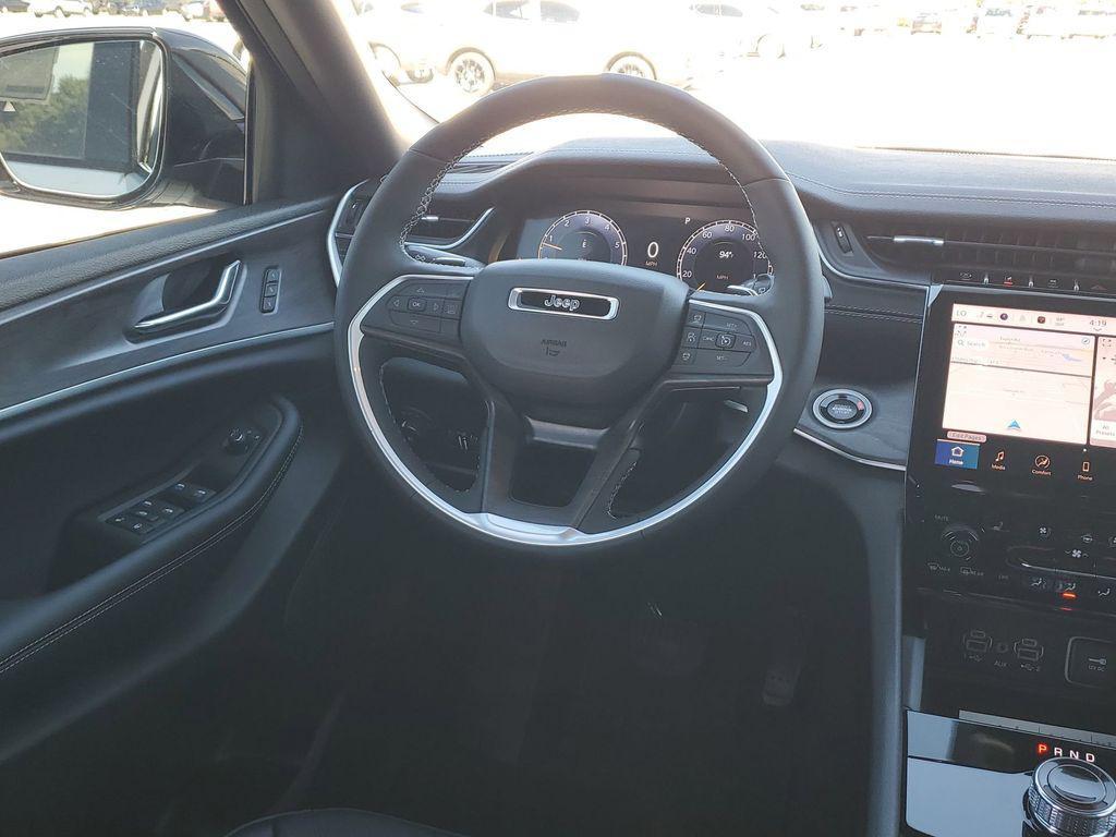 new 2025 Jeep Grand Cherokee car, priced at $43,073