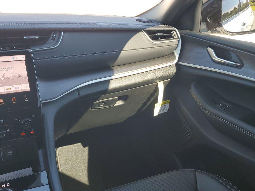 new 2025 Jeep Grand Cherokee car, priced at $43,073